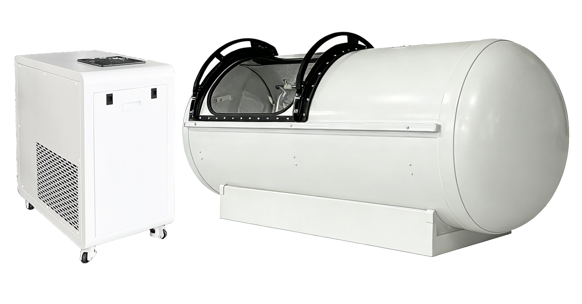 Rigid hard-shell hyperbaric chamber with a solid steel pressure vessel